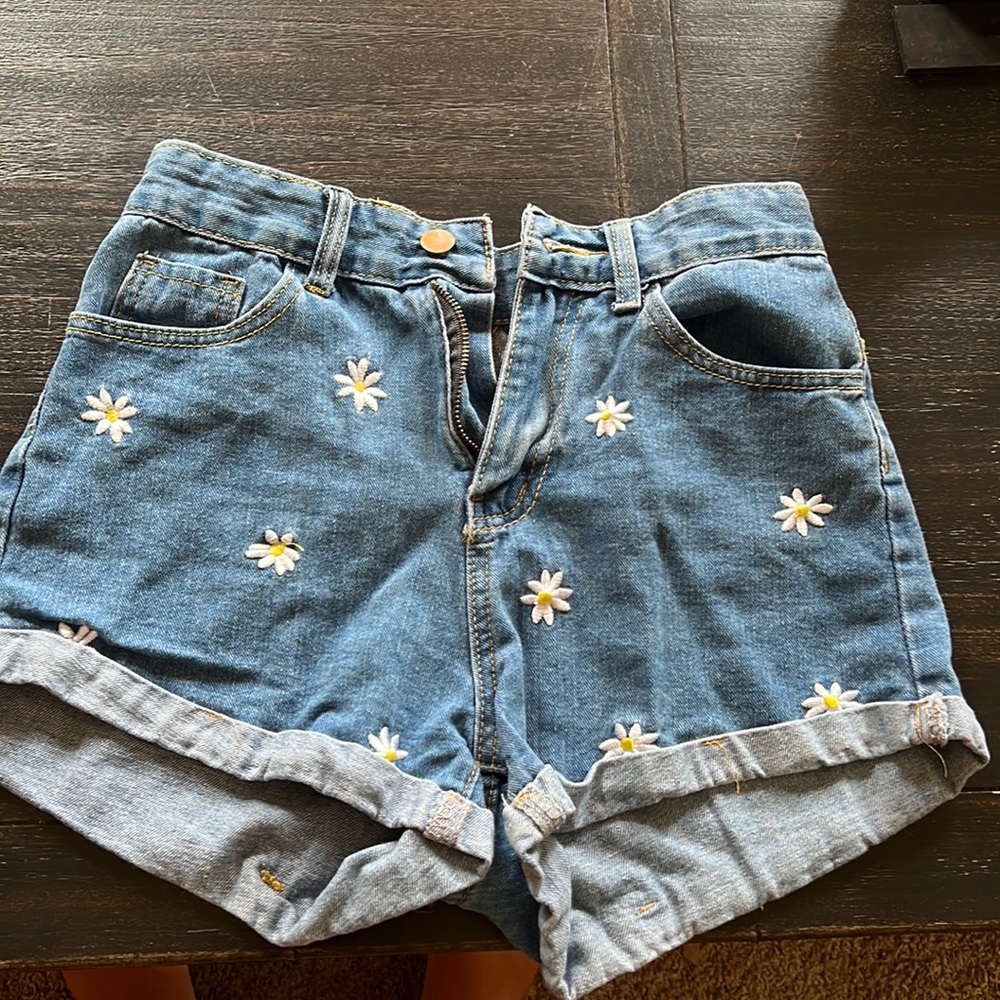 Floral stitched Jean shorts size extra small